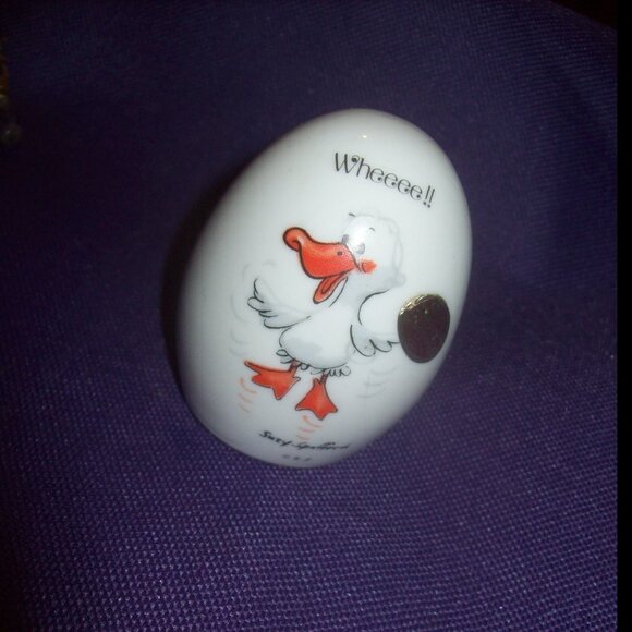 Suzy's Zoo Enesco Ceramic Egg Figure Wheeeeee!!!! by Suzy Spafford dated 1976- - Picture 1 of 5